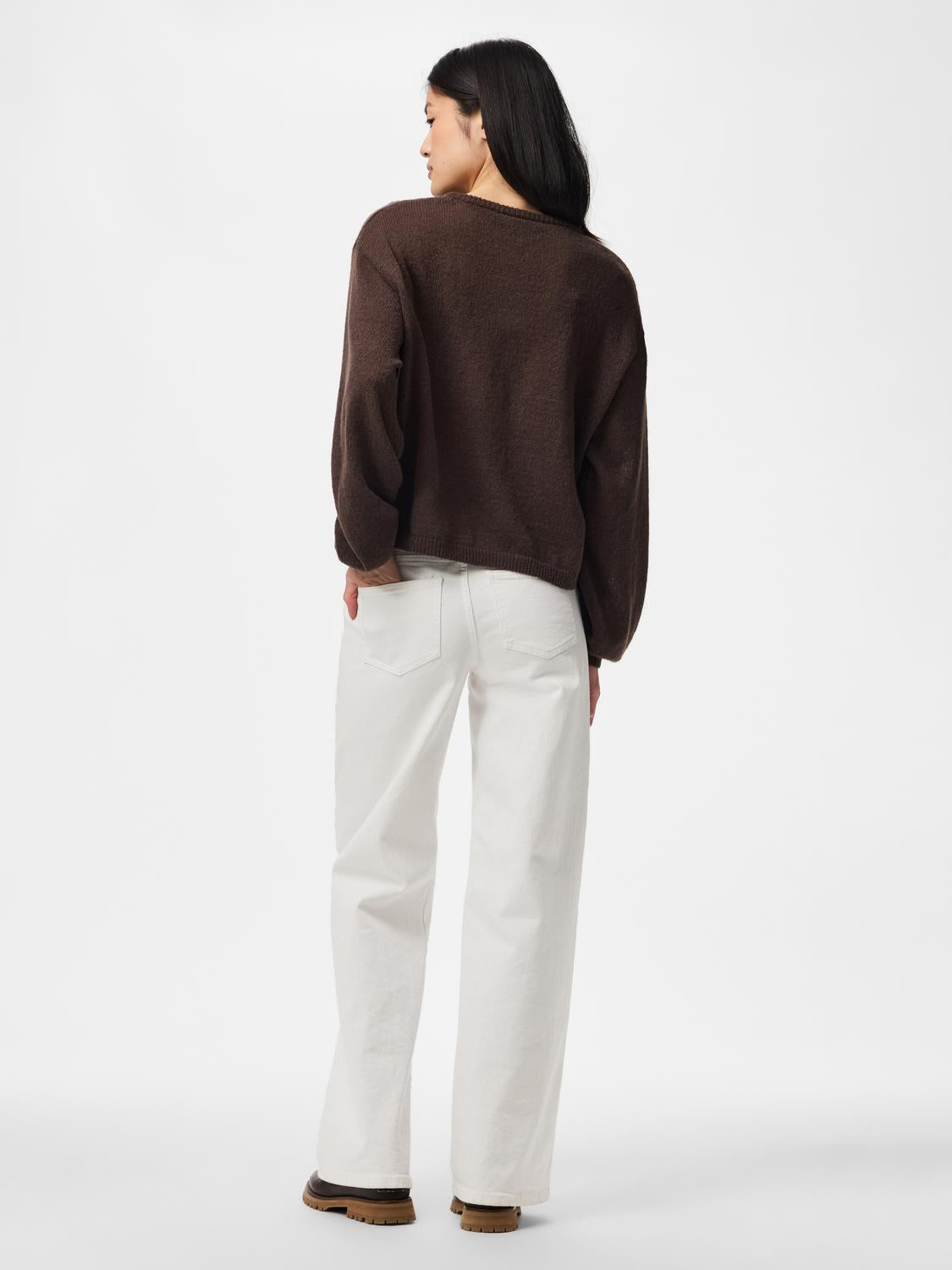 model_shot-back